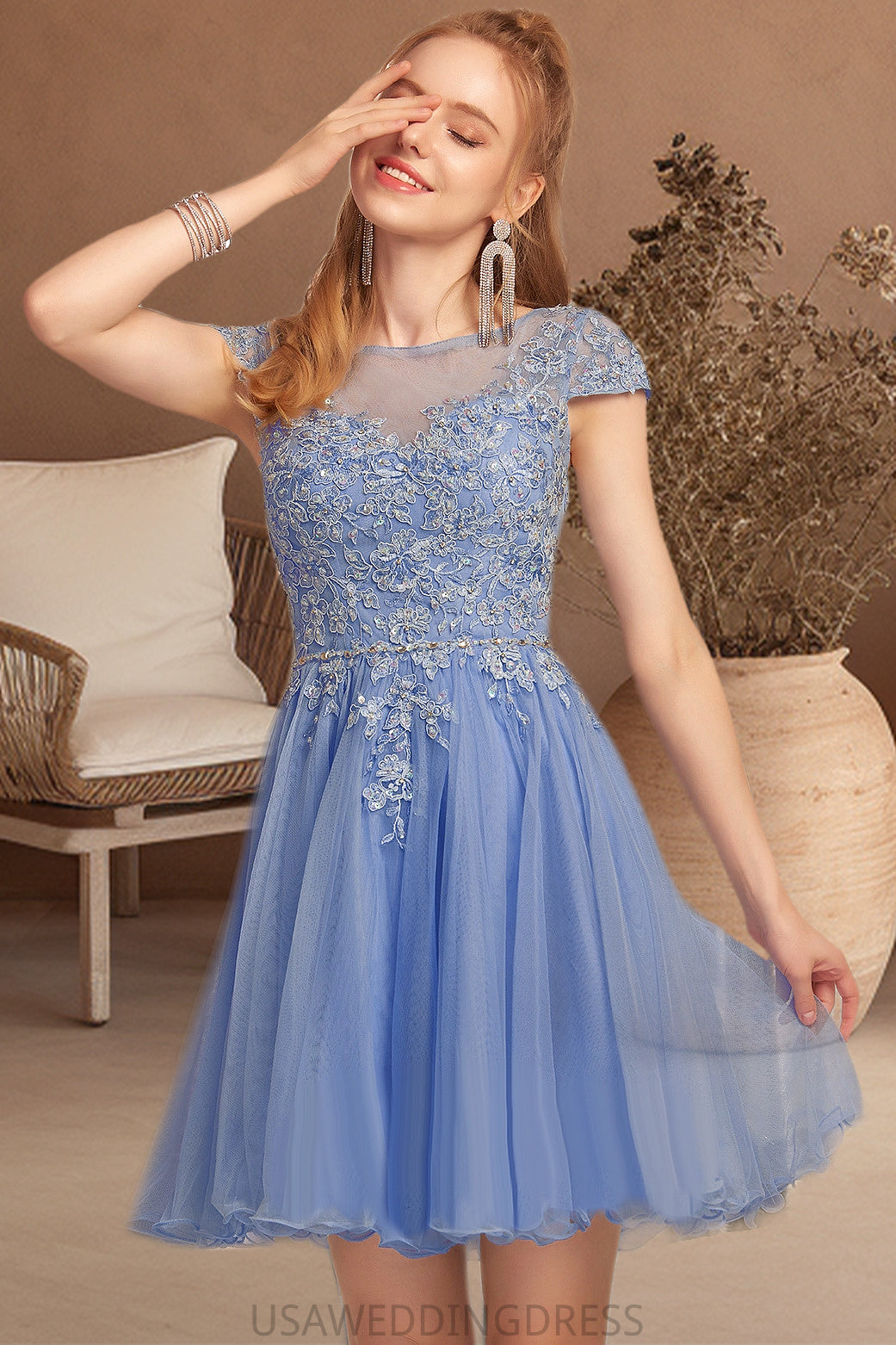 Una A-line Scoop Short/Mini Tulle Homecoming Dress With Beading Appliques Lace DSP0020547