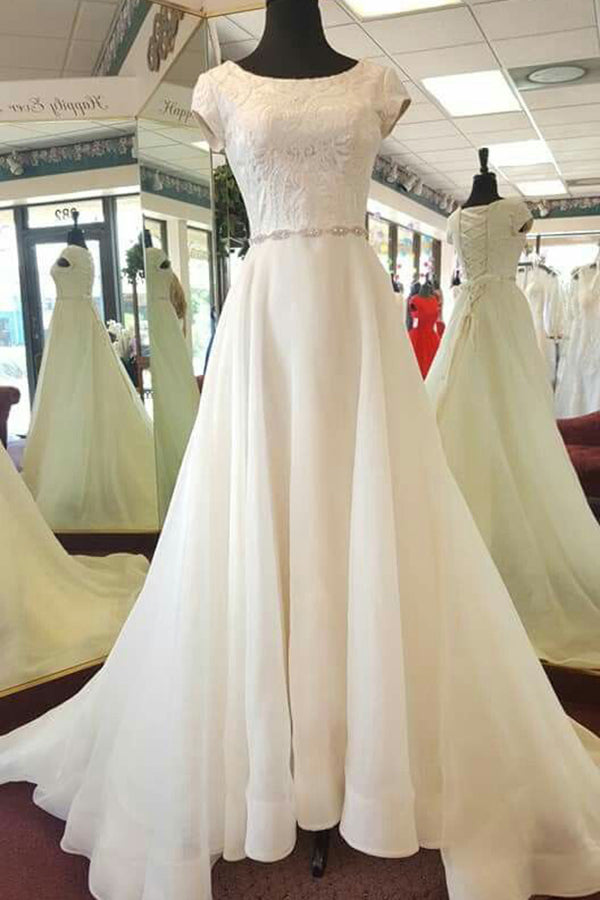 Delicate Round Neck Short Sleeves Sweep Train Lace Appliques Wedding Dresses